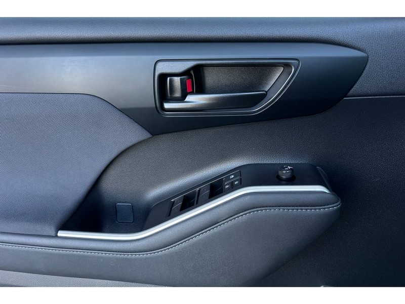 Toyota Highlander Vehicle Full-screen Gallery Image 11