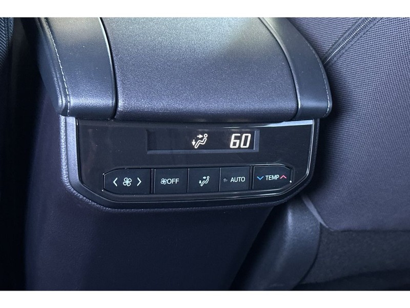 Toyota Highlander Vehicle Full-screen Gallery Image 14