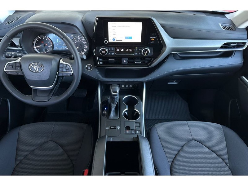 Toyota Highlander Vehicle Full-screen Gallery Image 15