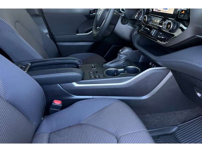 Toyota Highlander Vehicle Full-screen Gallery Image 19