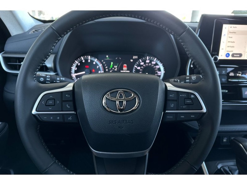 Toyota Highlander Vehicle Full-screen Gallery Image 27
