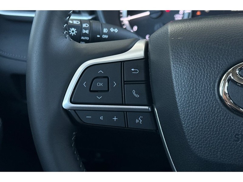 Toyota Highlander Vehicle Full-screen Gallery Image 28