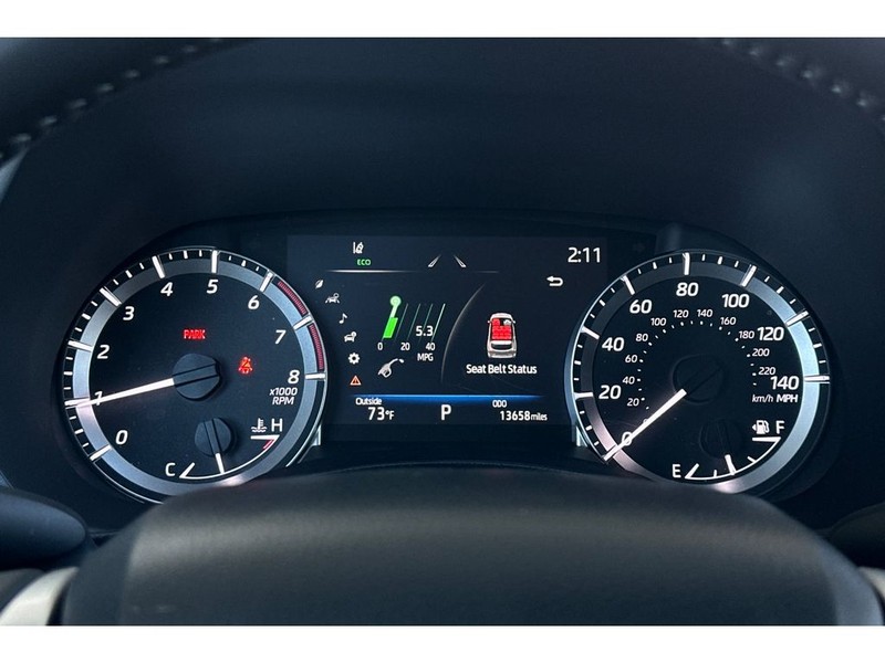 Toyota Highlander Vehicle Full-screen Gallery Image 30