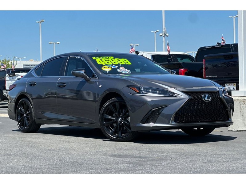 Lexus ES 350 Vehicle Full-screen Gallery Image 02