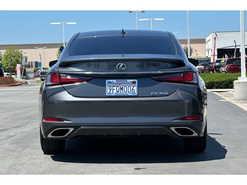 Lexus ES 350 Vehicle Full-screen Gallery Image 05
