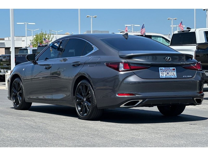 Lexus ES 350 Vehicle Full-screen Gallery Image 06