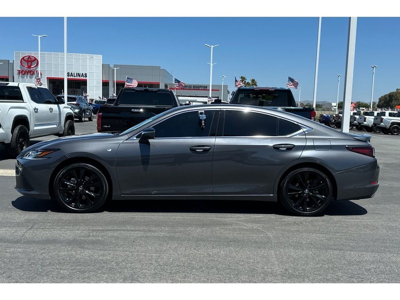 Lexus ES 350 Vehicle Full-screen Gallery Image 07