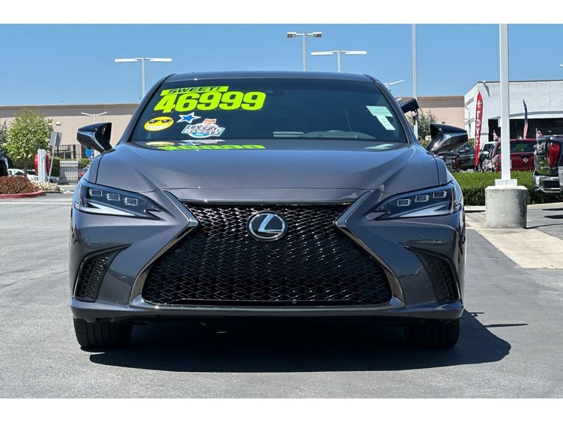 Lexus ES 350 Vehicle Full-screen Gallery Image 09