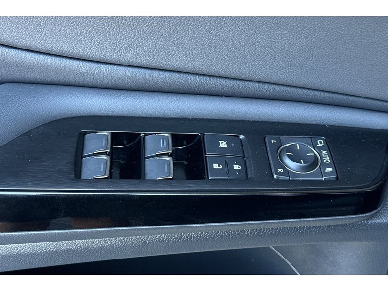 Lexus ES 350 Vehicle Full-screen Gallery Image 12
