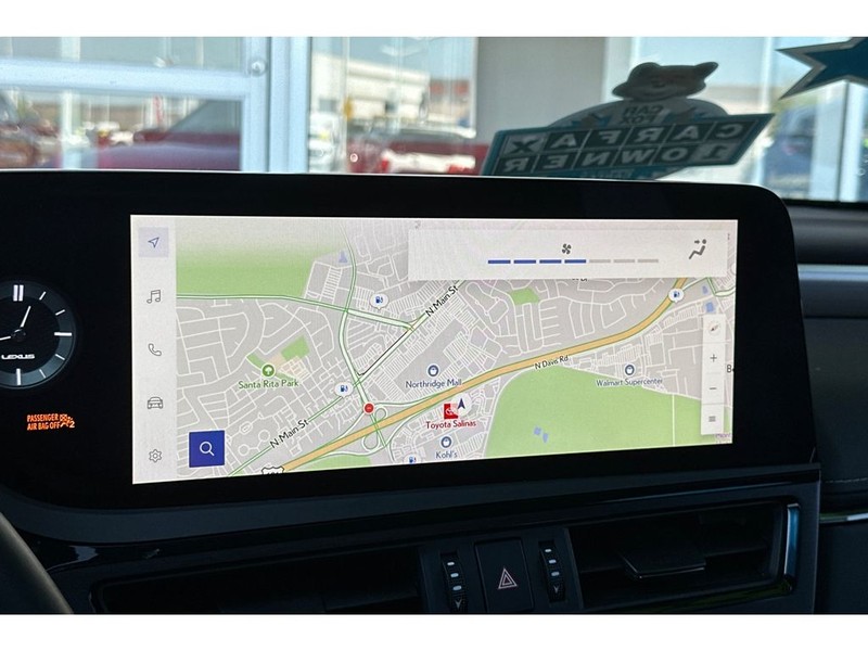 Lexus ES 350 Vehicle Full-screen Gallery Image 22