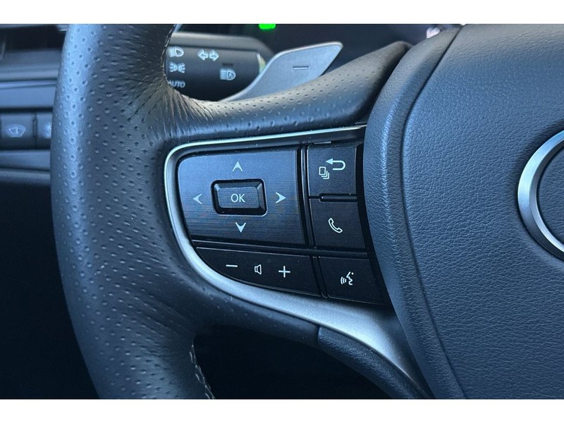 Lexus ES 350 Vehicle Full-screen Gallery Image 28