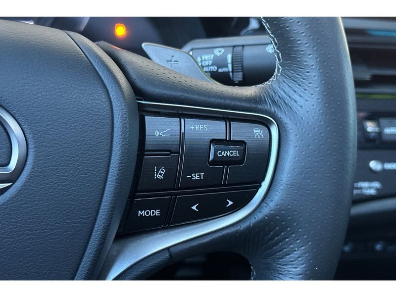 Lexus ES 350 Vehicle Full-screen Gallery Image 29