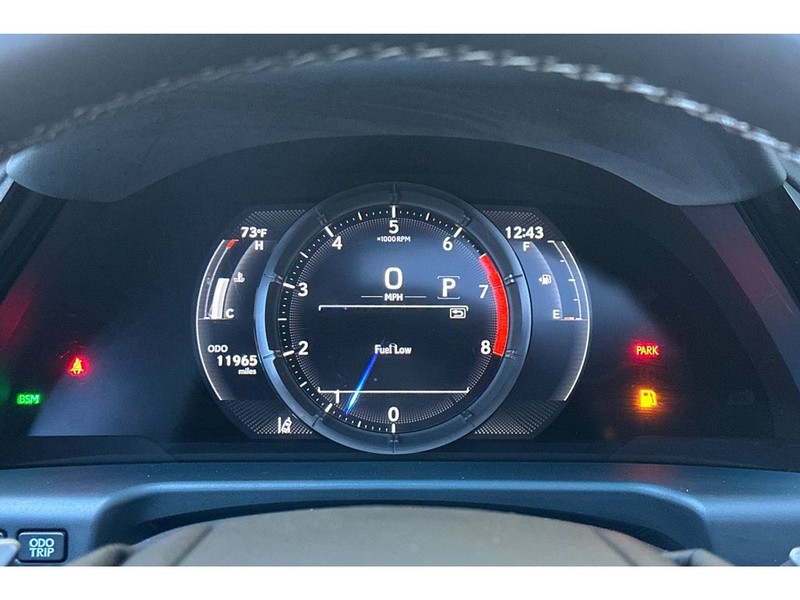 Lexus ES 350 Vehicle Full-screen Gallery Image 30