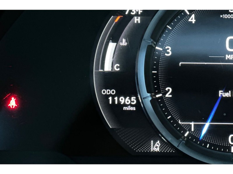 Lexus ES 350 Vehicle Full-screen Gallery Image 31