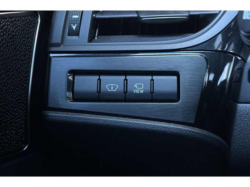 Lexus ES 350 Vehicle Full-screen Gallery Image 32