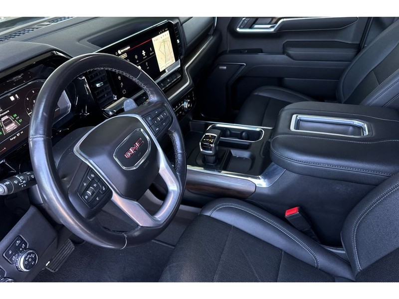 GMC Sierra Vehicle Full-screen Gallery Image 10