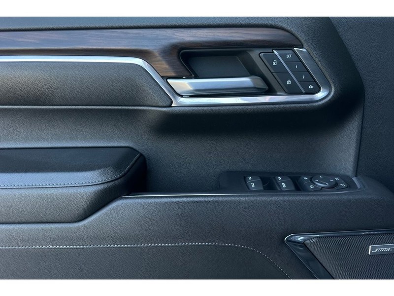 GMC Sierra Vehicle Full-screen Gallery Image 11