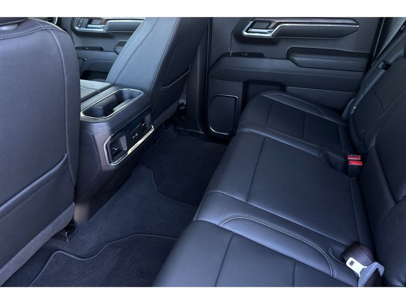 GMC Sierra Vehicle Full-screen Gallery Image 13