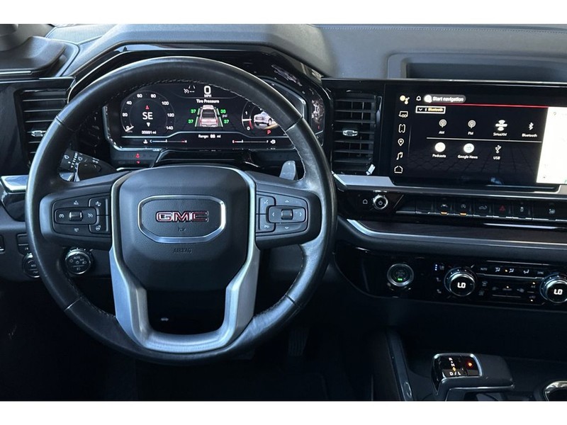GMC Sierra Vehicle Full-screen Gallery Image 16