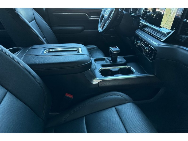 GMC Sierra Vehicle Full-screen Gallery Image 17