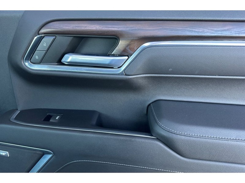 GMC Sierra Vehicle Full-screen Gallery Image 19