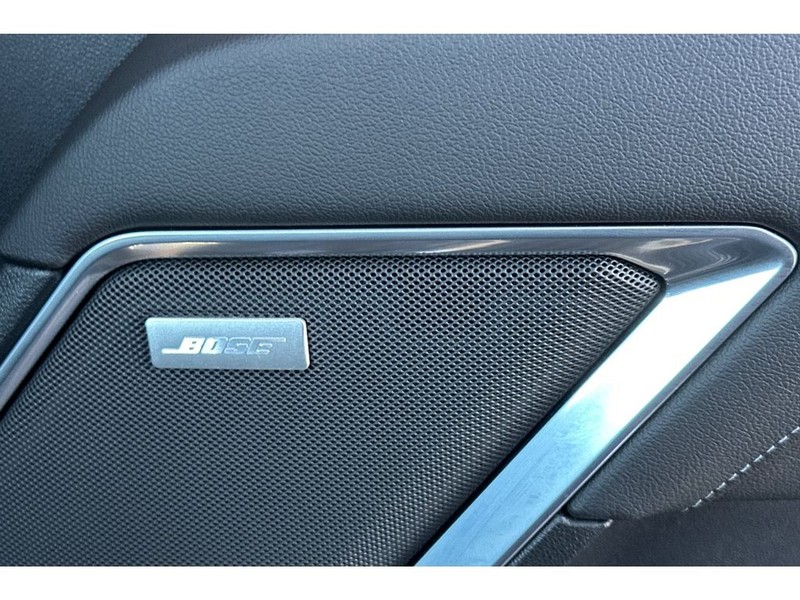 GMC Sierra Vehicle Full-screen Gallery Image 20