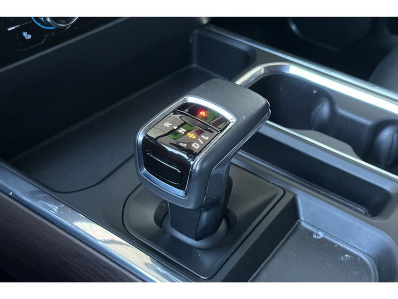 GMC Sierra Vehicle Full-screen Gallery Image 25