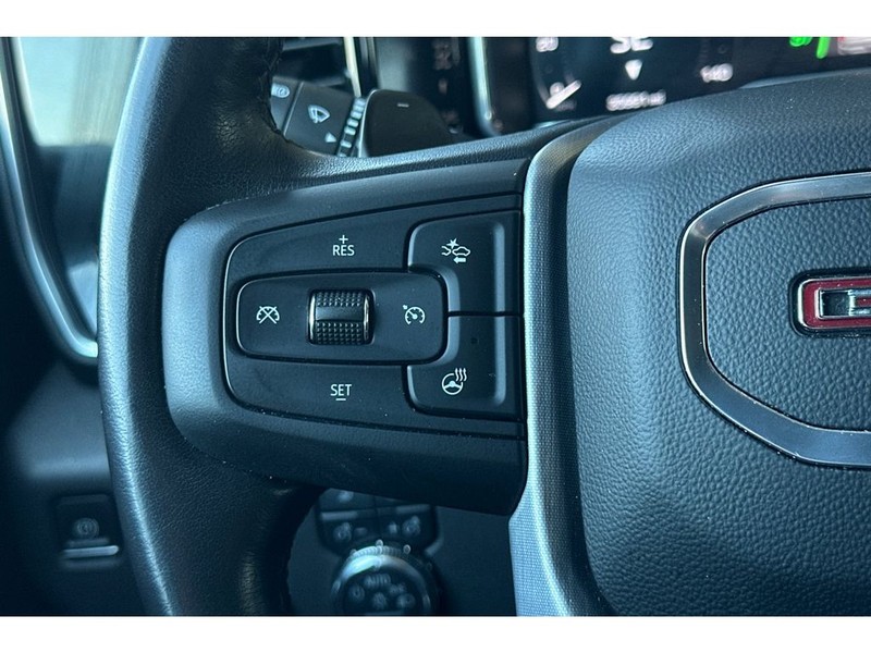GMC Sierra Vehicle Full-screen Gallery Image 28