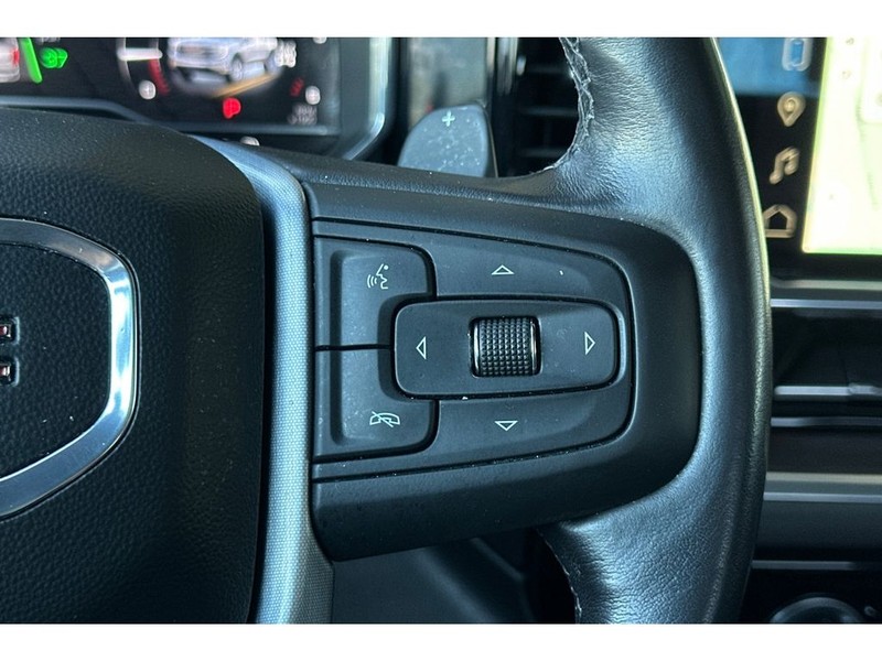 GMC Sierra Vehicle Full-screen Gallery Image 29