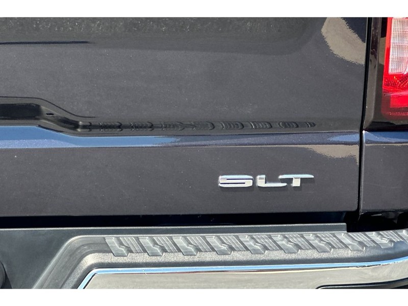 GMC Sierra Vehicle Full-screen Gallery Image 34
