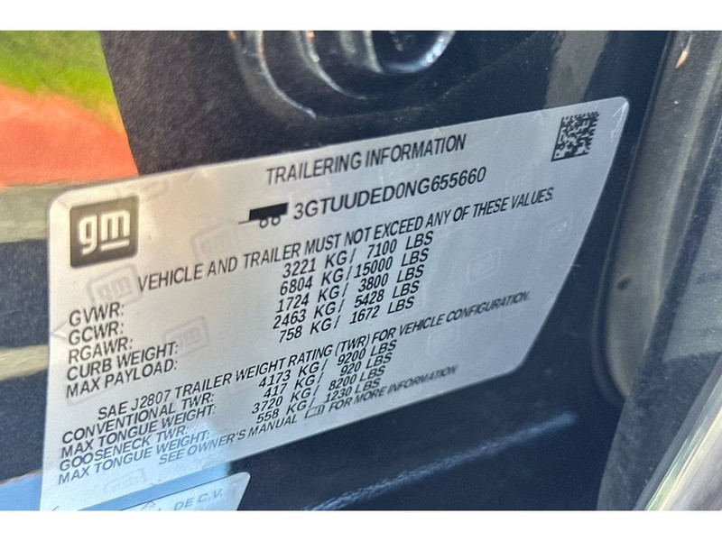 GMC Sierra Vehicle Full-screen Gallery Image 35