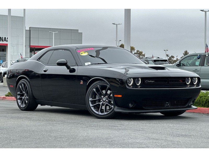 Dodge Challenger Vehicle Full-screen Gallery Image 02