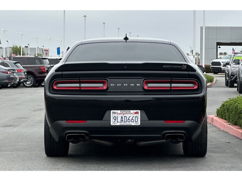 Dodge Challenger Vehicle Full-screen Gallery Image 05