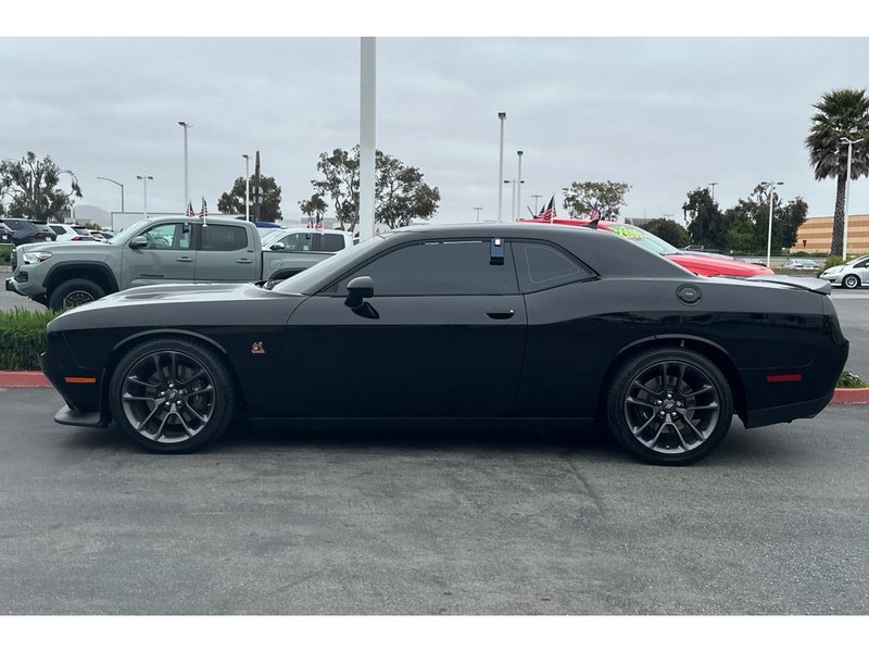 Dodge Challenger Vehicle Full-screen Gallery Image 07
