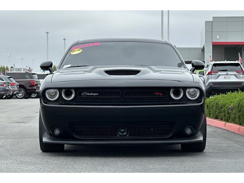 Dodge Challenger Vehicle Full-screen Gallery Image 09