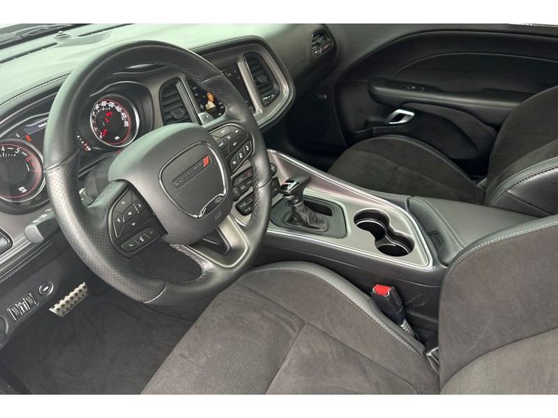 Dodge Challenger Vehicle Full-screen Gallery Image 10