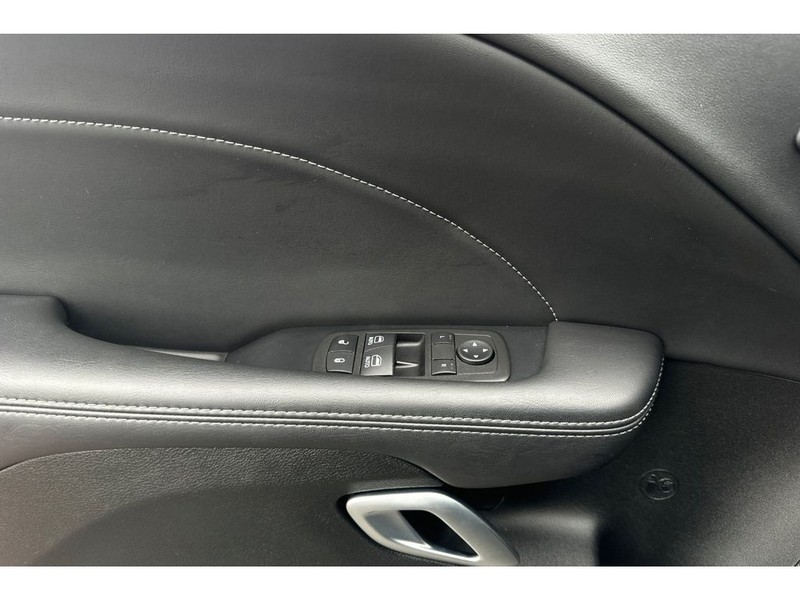 Dodge Challenger Vehicle Full-screen Gallery Image 11