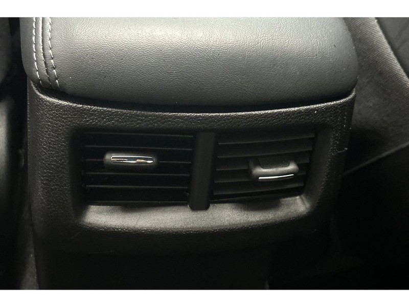 Dodge Challenger Vehicle Full-screen Gallery Image 14
