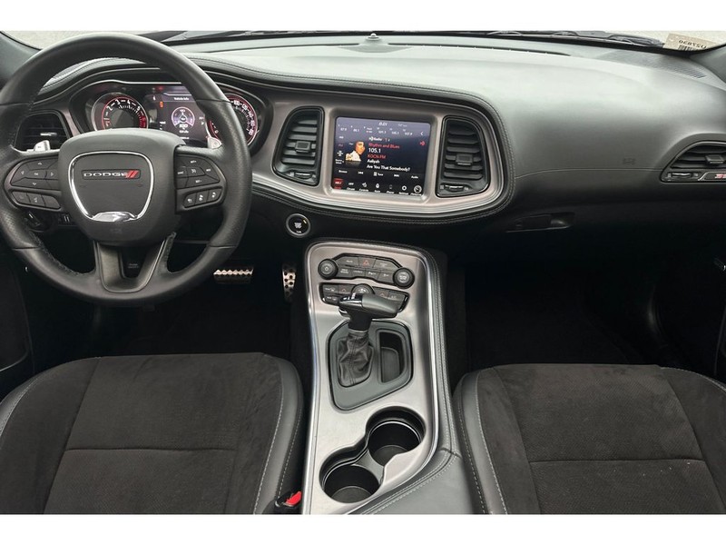 Dodge Challenger Vehicle Full-screen Gallery Image 15