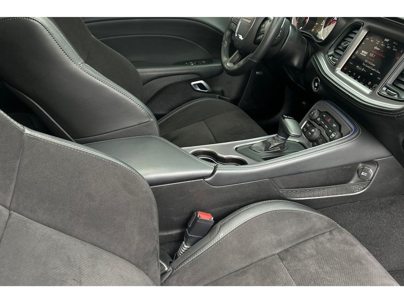 Dodge Challenger Vehicle Full-screen Gallery Image 17