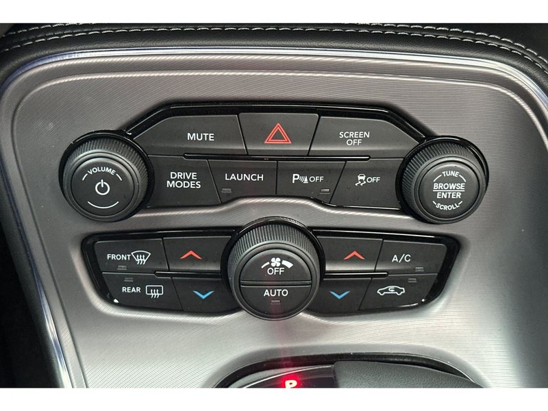 Dodge Challenger Vehicle Full-screen Gallery Image 23