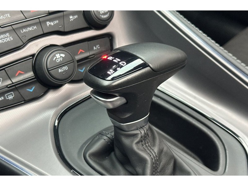 Dodge Challenger Vehicle Full-screen Gallery Image 24