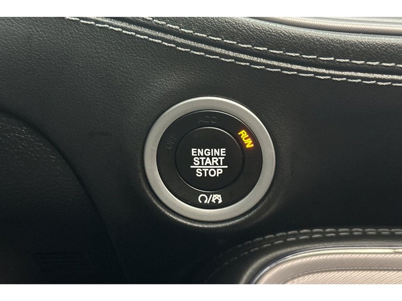 Dodge Challenger Vehicle Full-screen Gallery Image 25
