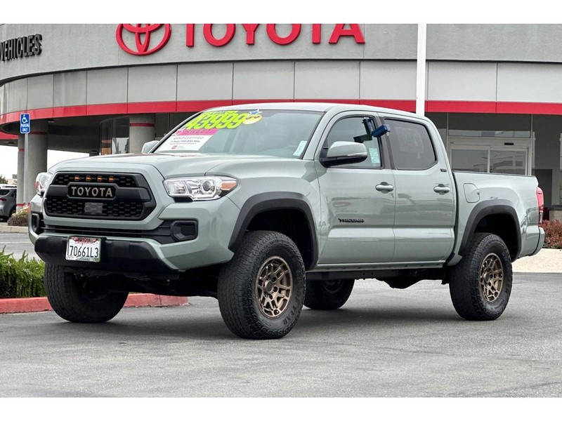 Toyota Tacoma Vehicle Full-screen Gallery Image 08