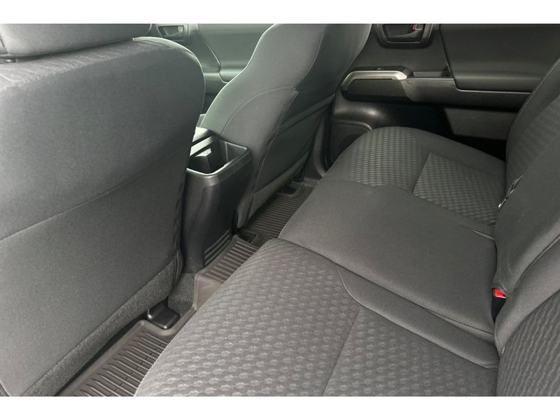 Toyota Tacoma Vehicle Full-screen Gallery Image 13