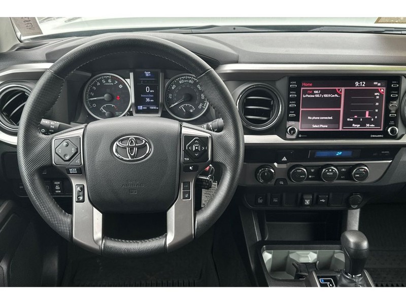 Toyota Tacoma Vehicle Full-screen Gallery Image 15