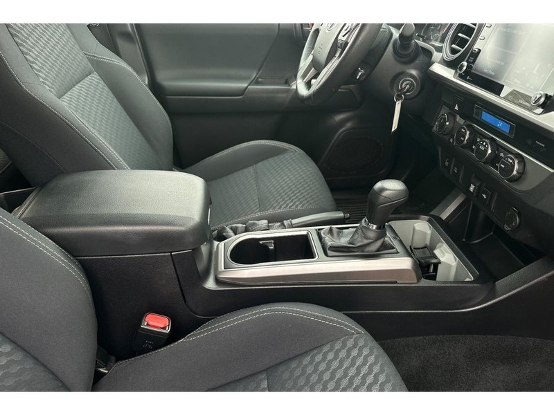 Toyota Tacoma Vehicle Full-screen Gallery Image 16