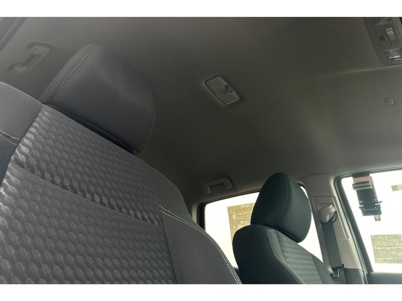 Toyota Tacoma Vehicle Full-screen Gallery Image 17