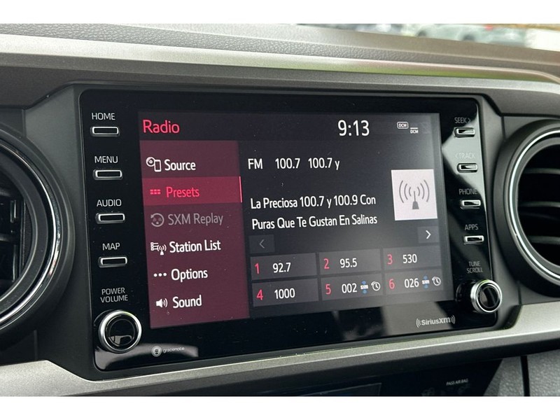 Toyota Tacoma Vehicle Full-screen Gallery Image 19