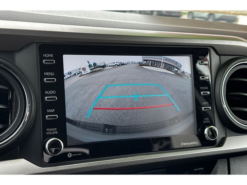 Toyota Tacoma Vehicle Full-screen Gallery Image 20